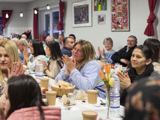 Met laagdrempelige ontmoetingsplaatsen de sociale cohesie versterken