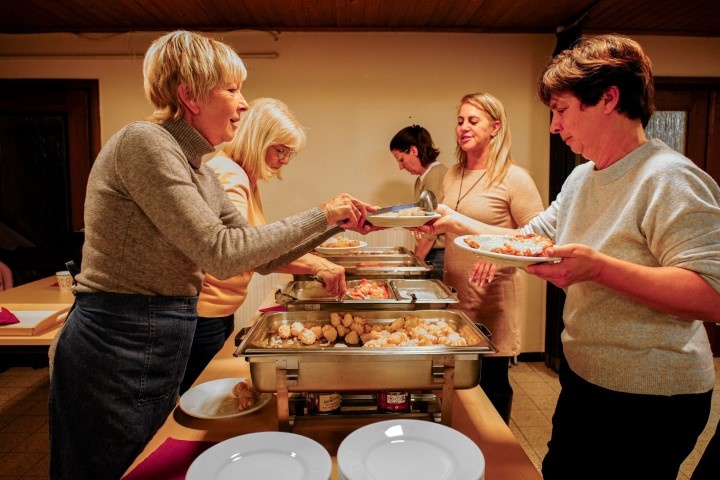 Dorpsrestaurants en Zoete namiddagen brengen bewoners samen